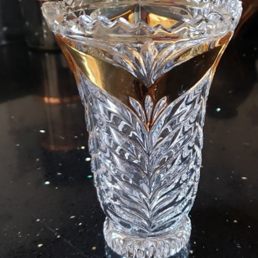 VINTAGE GOLD TRIMMED CRYSTAL VASE - Picture 6 of 6